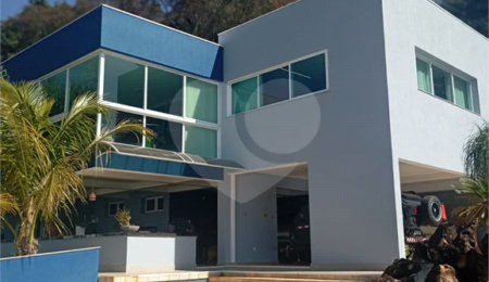 Casa à venda com 4 quartos, sendo 3 suítes,  no Centro, Águas da Prata, SP