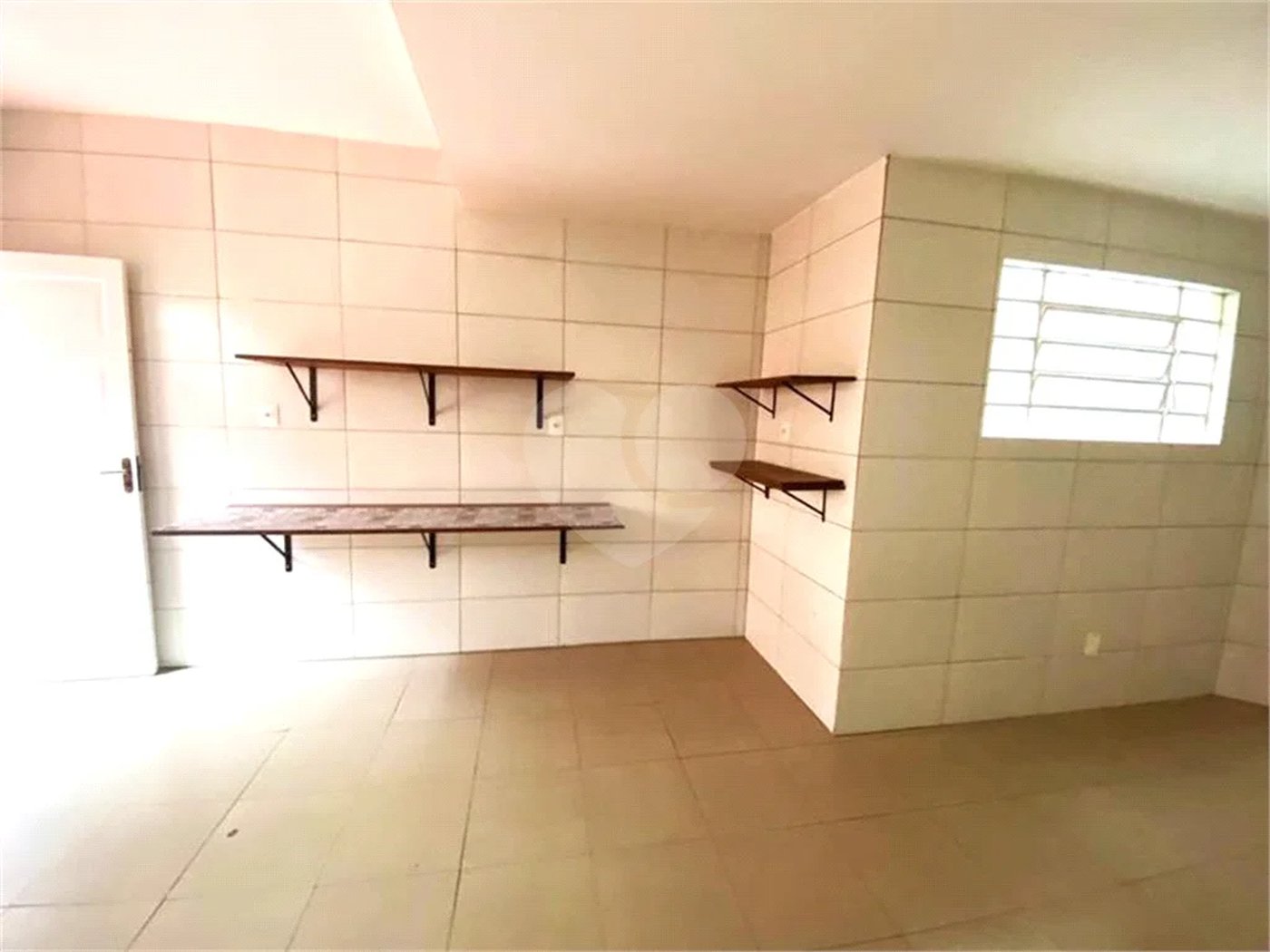 SOBRADO PARA VENDA OU LOCAÇÃO EM PERDIZES COM 3 DORM E 2 VAGAS DE GARAGEM