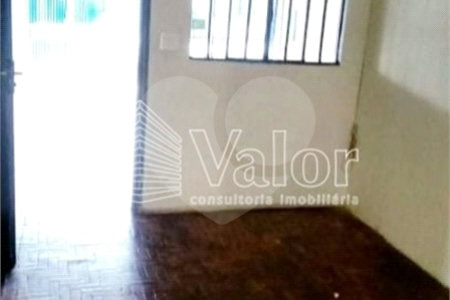 Casa em excelente localização na Vila Prado á venda.