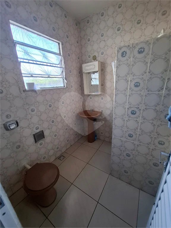 Ó TIMO CASA COM 3 QUARTOS E TERRAÇO EM CONTOMINIO FECHADO