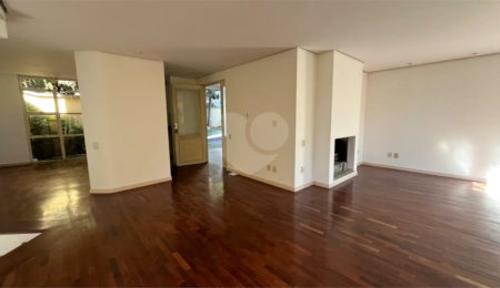 Casa para alugar com 4 suítes no condomínio Bosque dos Pinheiros, Poços de Caldas - MG