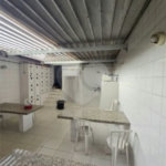 Prédio Comercial com 300m² , 3 pavimentos , refeitório , 2 banheiros , à venda no Brás.
