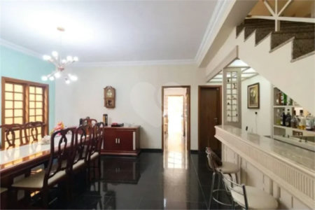 Casa com 3 dormitórios sendo 3 suítes com 03 vagas de garagem.