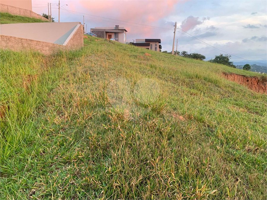Terreno para venda com 368 metros quadrados em condomínio fechado Bom Jesus dos Perdoes SP.