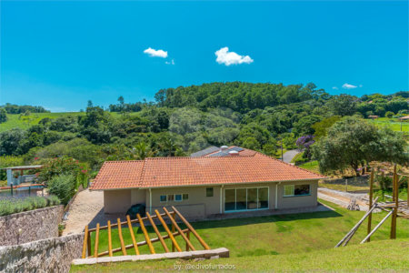 Casa à venda com 4 suítes no condomínio Vale da Santa Fé, Vinhedo - SP