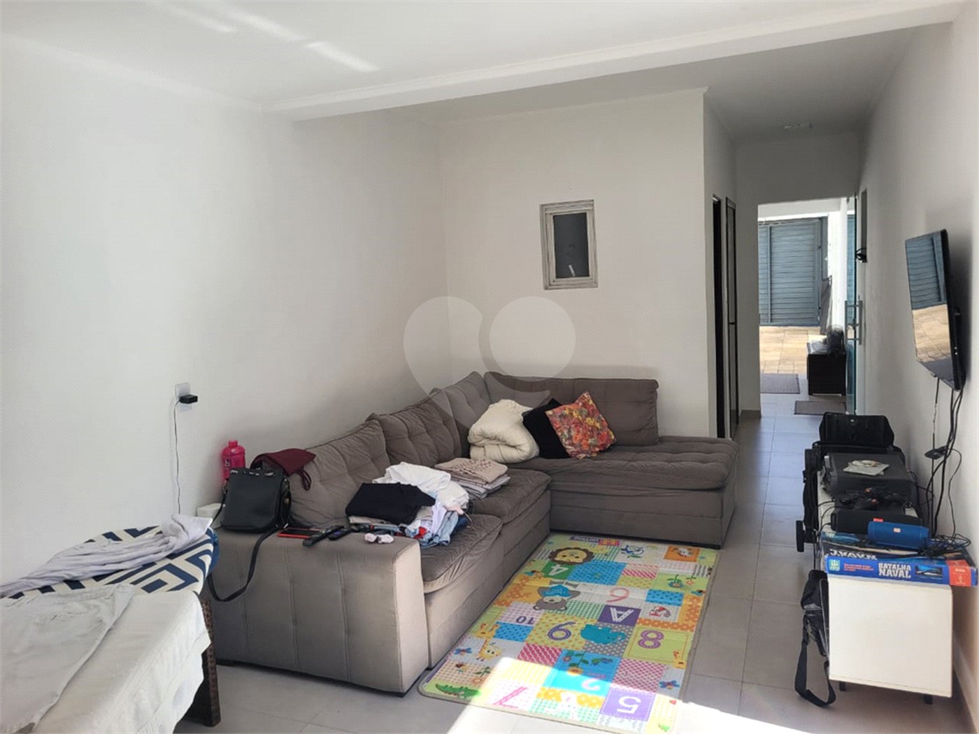Sobrado com 14 metros de frente , na Região do Jardim Guapira , próximo ao Clube Guapira com 5 dormitórios, sendo 3 suíte com armários embutidos ,banheiro social, Sala para 2 ambientes, escritório com banheiro .cozinha ampla com armários, área de serviço ,dispensa, quintal com banheiro externo c