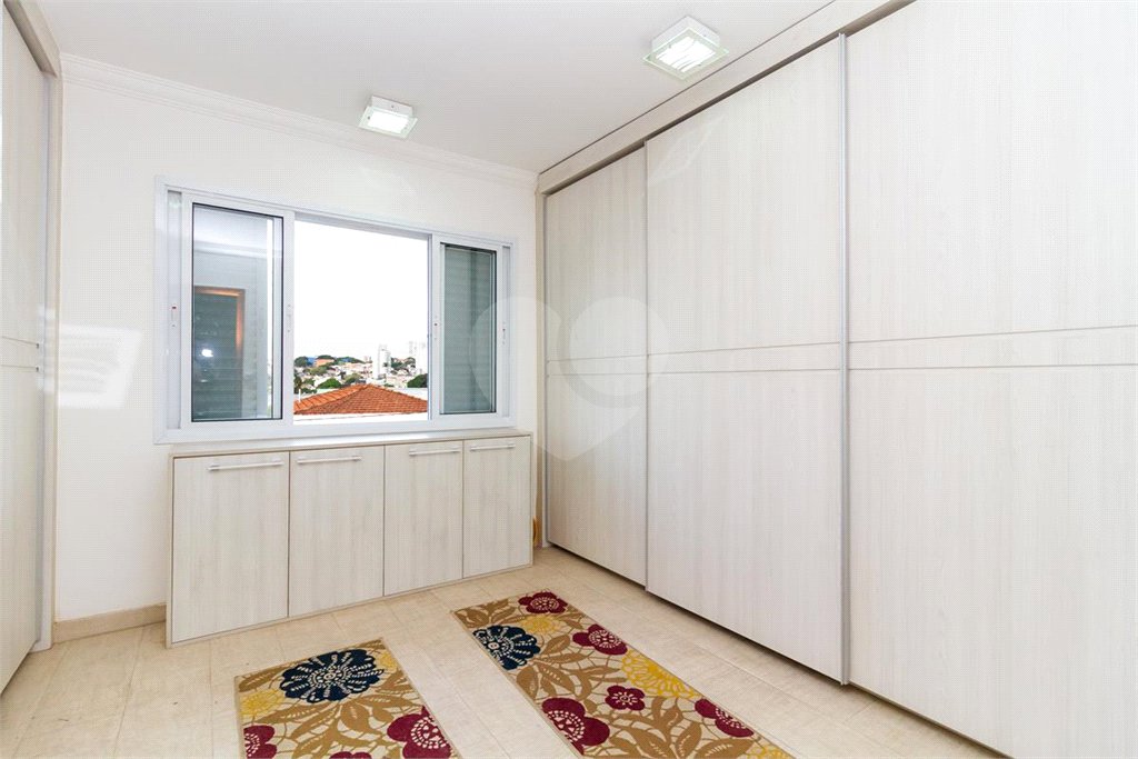 Casa Sobrado à venda com 342 m², 3 dormitórios, sendo 2 suítes, 4 vagas na Vila Mariana - São Paulo.