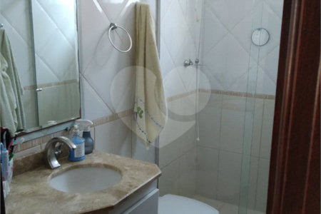 Casa Térrea com 3 dormitórios.