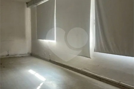 Casa comercial com 300m², 5 quartos, 2 vagas, para locação no Campo Belo!
