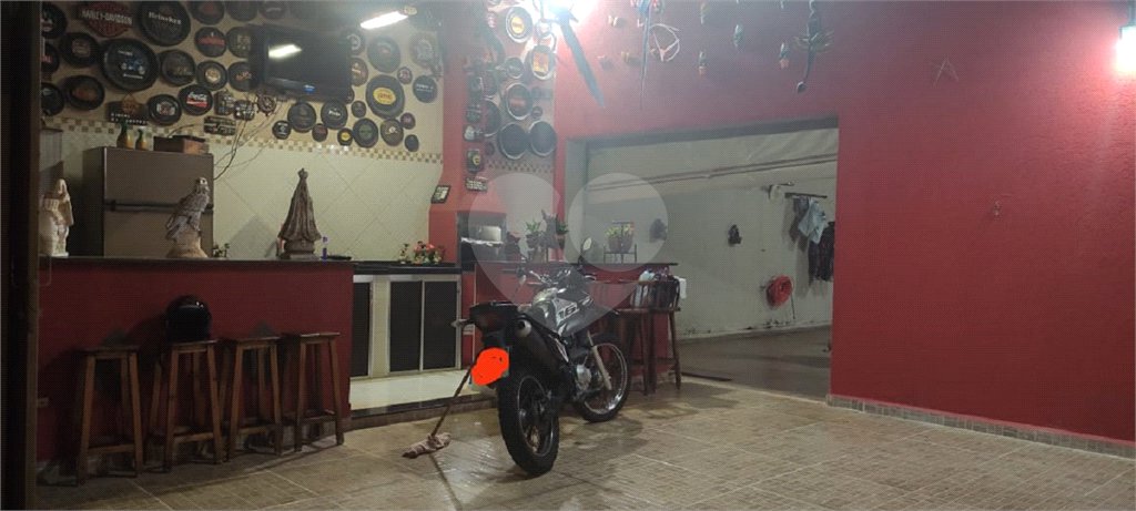 Casa térrea com 2 dormitórios.