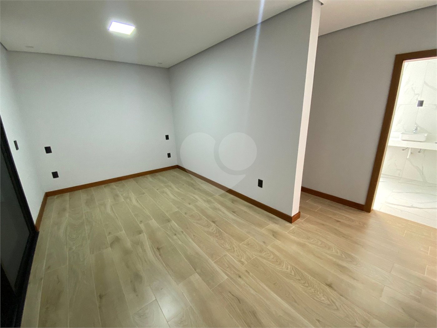 Casa à Venda no Condomínio Damha II