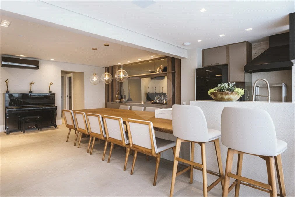 Cobertura de Alto Padrão no Mansão Imperial, 242 m², Acabamento Sofisticado e Estuda Permuta!