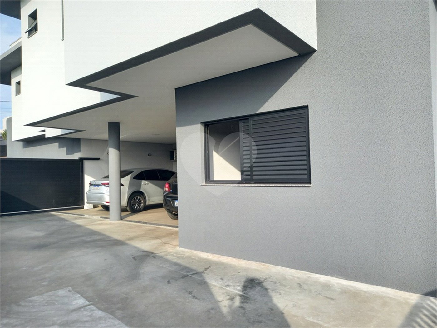 Sobrado à venda com 5 quartos, sendo 3 suítes, em Residencial Jatobás, Louveira, SP