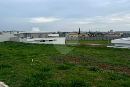Terreno a venda no Condomínio Monte das Araucárias
