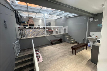Casa à Venda com 225m² – Ampla e Bem Localizada - Estuda permuta.