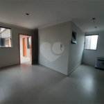 Apartamento VENDER com 44m2, com 2 quartos, banheiro, sala integrada à cozinha e 1 vaga de garagem