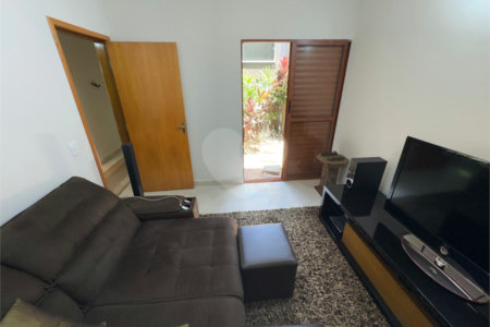 Casa térrea no Condomínio Faixa Azul