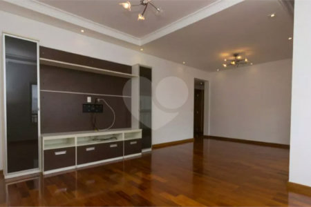 Cobertura duplex à venda na Mooca de 277m² com 3 dormitórios, 1 suíte e 3 vagas.