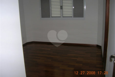 Casa no Condomínio Damha I