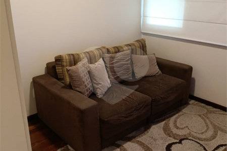 Apartamento na Região da Mooca. Excelente Localização com 3 Dormitórios sendo 1 Suíte e 2 Vagas de Garagem