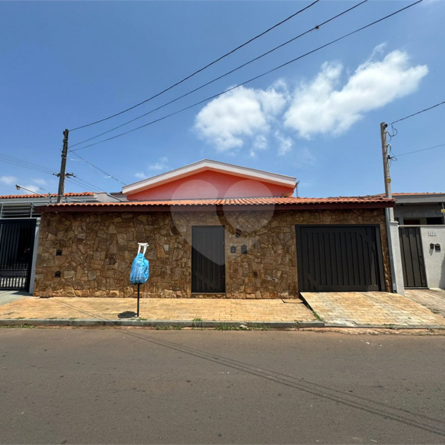 Casa com 03 Dormitórios á venda, em Jardim Alvorada, São Carlos.