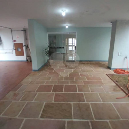 Apartamento no Condomínio Vila Rica.