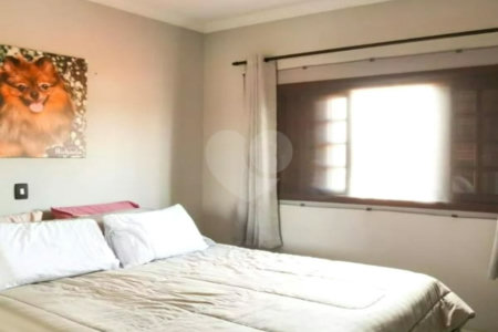 Casa com 120m² , 4 dormitórios , sendo 1 suíte , 3 vagas de garagem , à venda no Jabaquara.