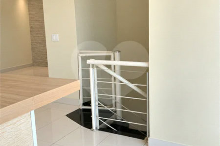 Cobertura de 255 m² com 3 dormitórios, 1 suíte, cozinha planejada, 2 vagas e área gourmet com churrasqueira.
