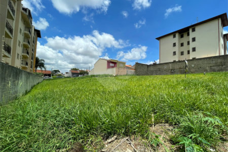 Terreno para venda no Jardim Gibertoni.