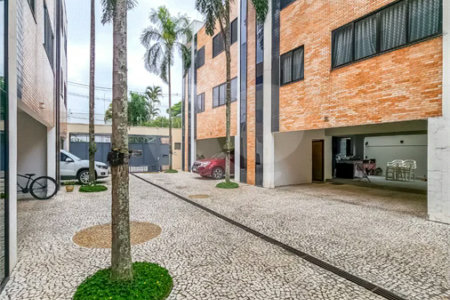Casa em condomínio à venda na Granja Julieta