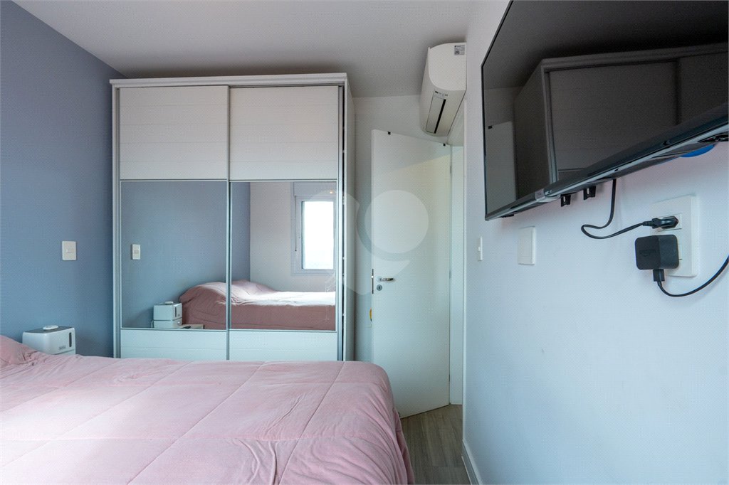 Apartamento a venda na Rua Gaspar Lourenço totalmente reformado - 2 quartos, varanda