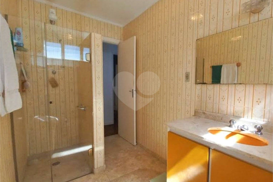 Sobrado à venda 241m² na Vila Mariana 04 dormitórios, 01 suíte e 03 vagas.