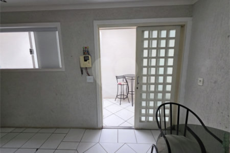 Casa térrea à venda no Douradinho com 2 quartos e edícula com mais dois quartos e 2 banheiros.