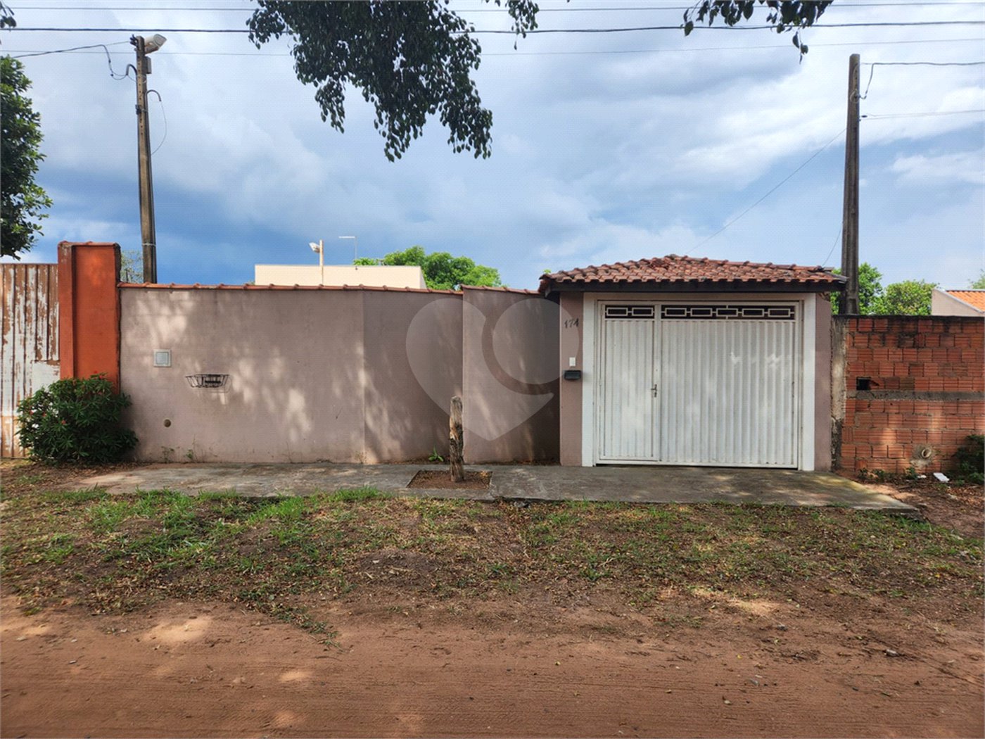 Casa à Venda - Estância Lagoa Dourada, Brotas-SP