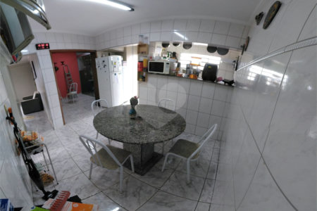 Sobrado com 3 suítes.