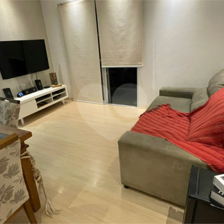 Apartamento no Condomínio Parque dos Manacás.