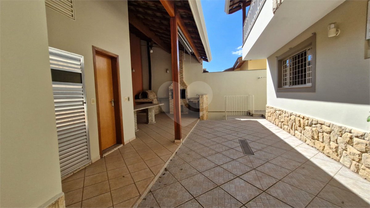 Casa sofisticada à venda em bairro nobre de Atibaia | 3 dormitórios | 408 m²