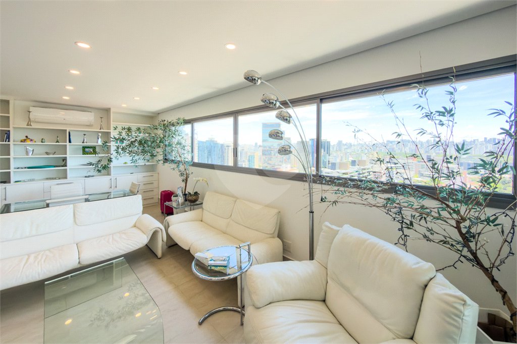 Apartamento de 03 dormitórios sendo 02 suítes com 02 vagas de garagem.