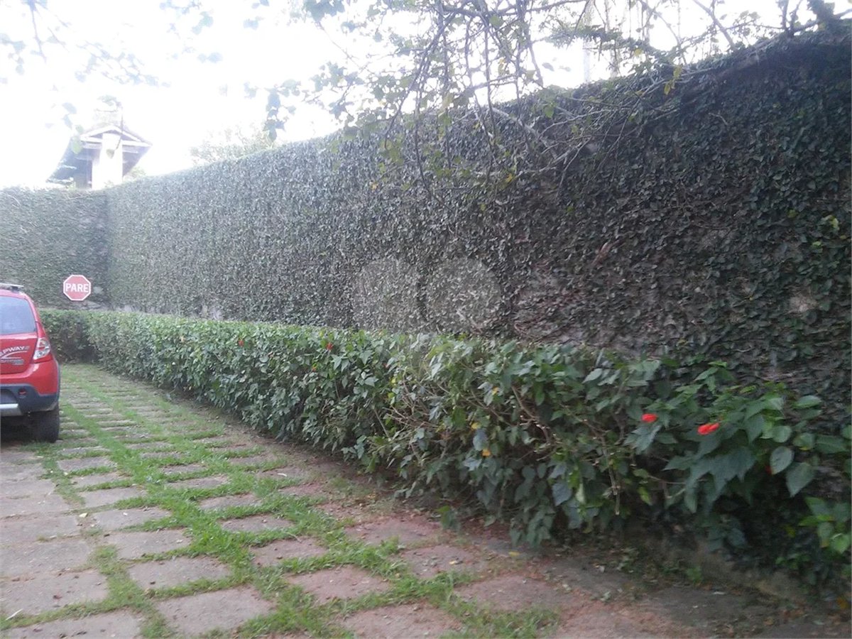 Sítio à venda em Santa Isabel com 2.700m² | Piscina | Casa de Caseiro | Excelente para lazer ou investimento