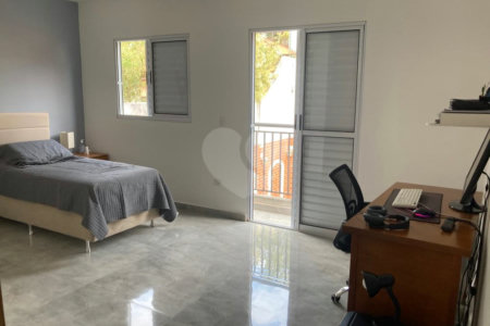 Excelente Sobrado à venda no Planalto - 5 Quartos/4 Suítes/2 Vagas na garagem