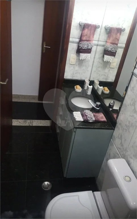 Sobrado de 242 m² com 3 Suítes e 4 Vagas de Garagem no Ipiranga