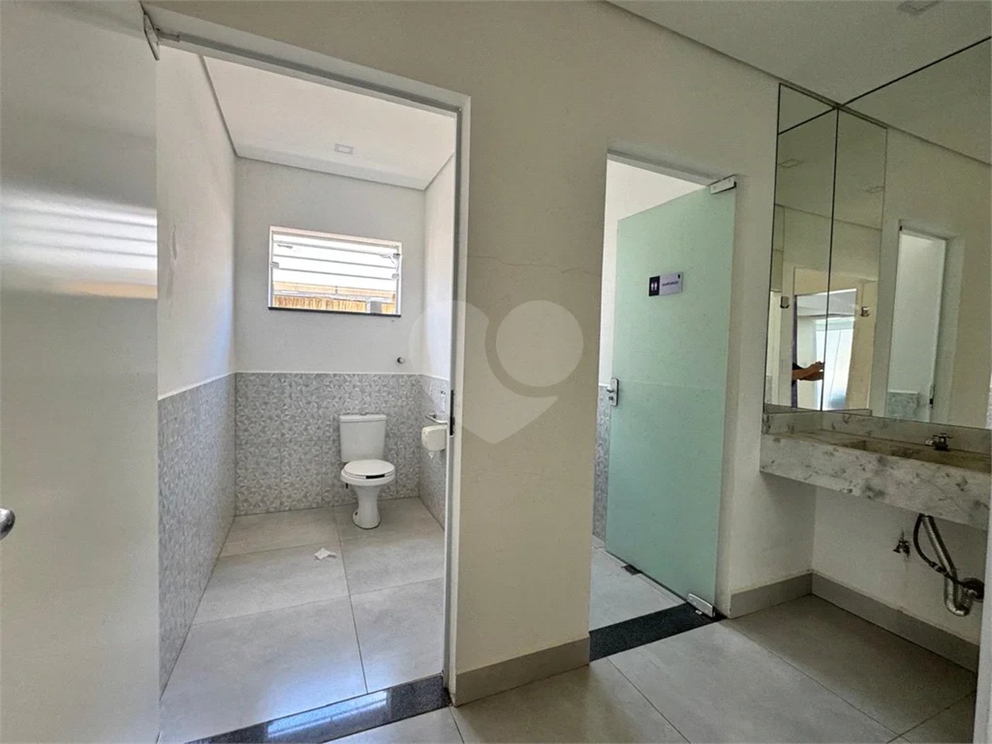Imóvel Comercial para Venda e Locação no bairro Alto.