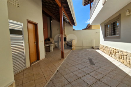 Casa sofisticada à venda em bairro nobre de Atibaia | 3 dormitórios | 408 m²