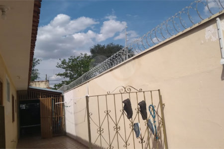 Casa térrea para venda ou locação no Santa Felícia.