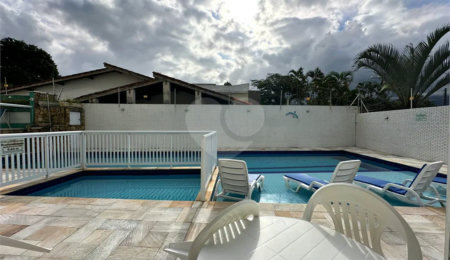 Apartamento à venda com 2 quartos, sendo 1 suíte,  no Centro, Bertioga, SP