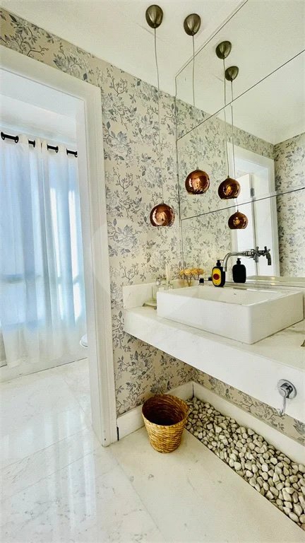 Belíssima casa à venda com 700 m² no Condomínio Tamboré, em Alphaville!!!