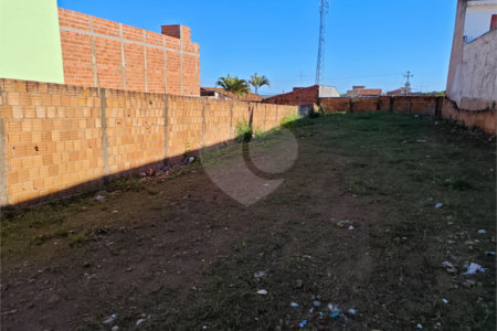 Oportunidade Comercial: Terreno de 525m² em Localização Estratégica no Parque Sissi!