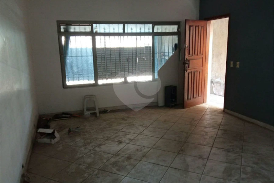 Exccelente imóvel totalmente reformado com 03 Dormts, 01 Suíte e 02 vagas.