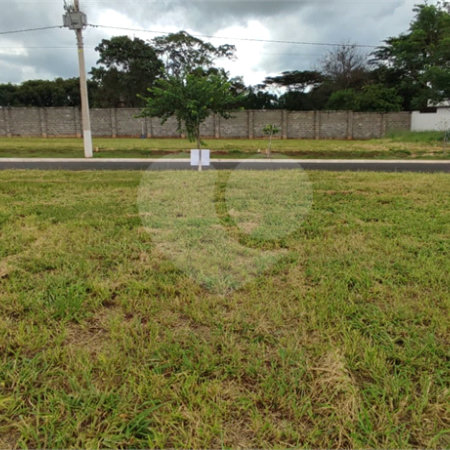 Terreno à Venda em São Carlos, no bairro Residencial Samambaia