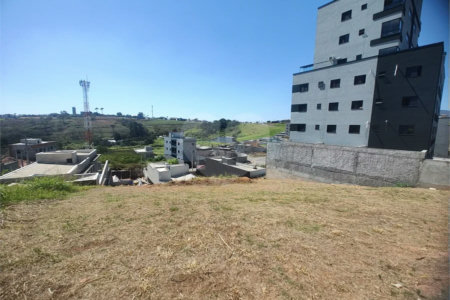 Terreno em Atibaia com 193 metros, pronto para construir, ao lado de supermercado e diversos comércios